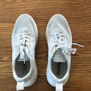 Size 8 NOBULL running shoe. Lightweight- gum sole. Runs true to size.